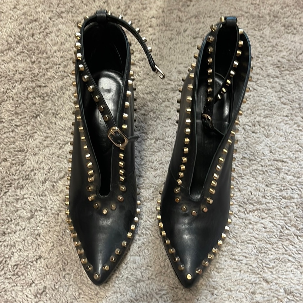 Jennifer Le spike heels 38